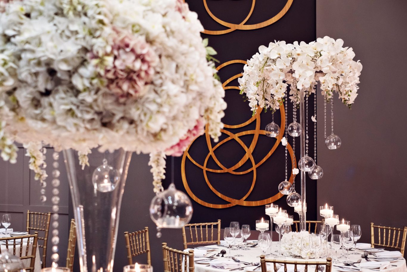 glass stem centre piece with glass candle holders handing down