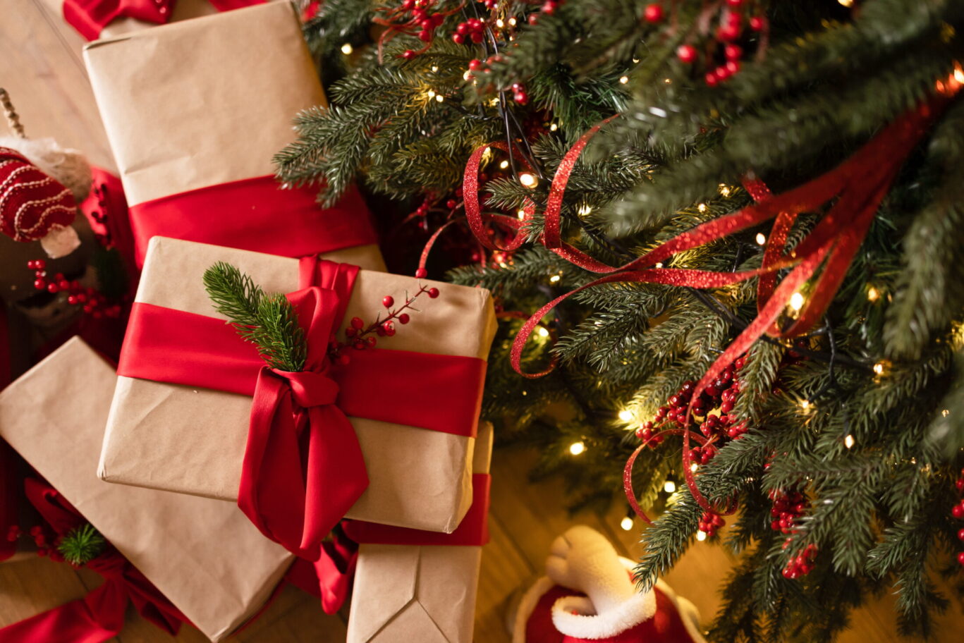 Christmas Presents red Hall